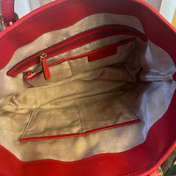 Michael Kors TOTE❤️❤️❤️❤️❤️❤️ RED! - Picture 5 of 5